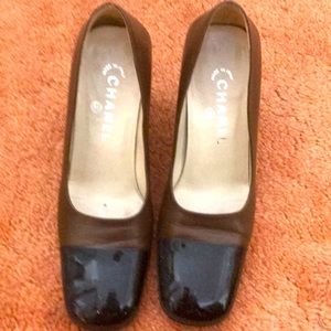 CHANEL Vintage Chanel..Black and brown pumps size 8🌺Authentic